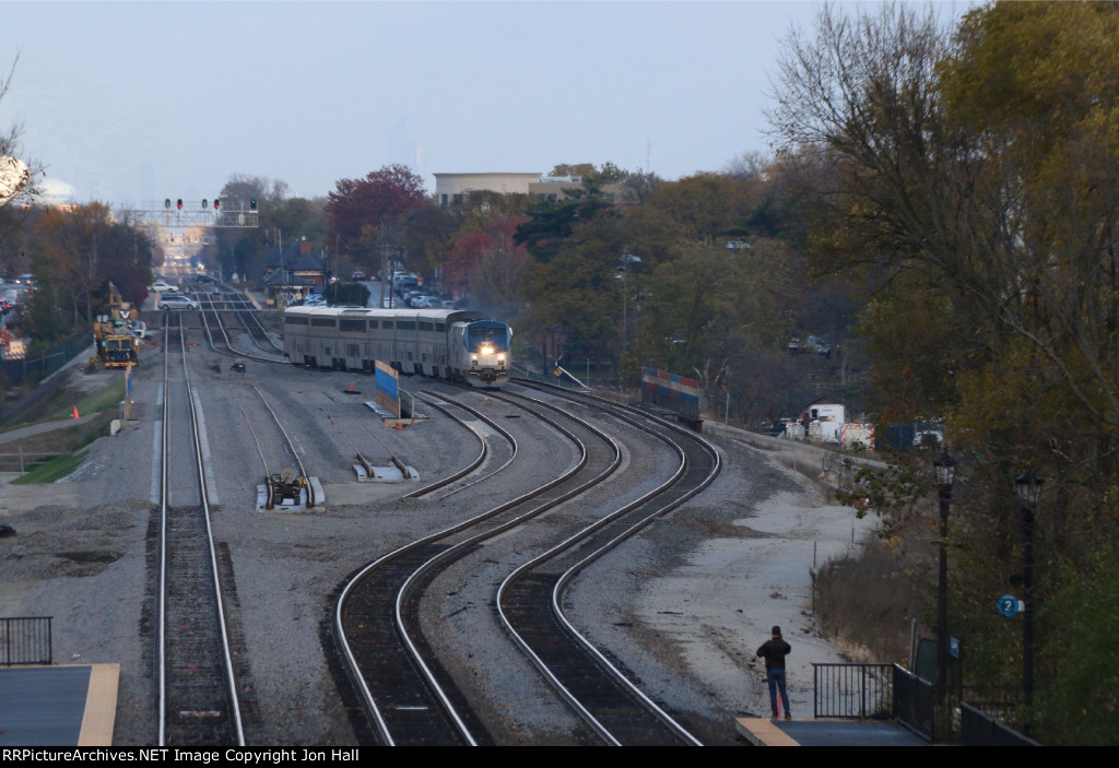 The Southwest Chief rolls in to the shoofly on track 2